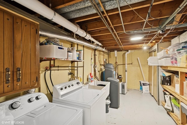 332 S Elmwood Ln, Palatine, IL 60067 - washroom with washer and clothes dryer
