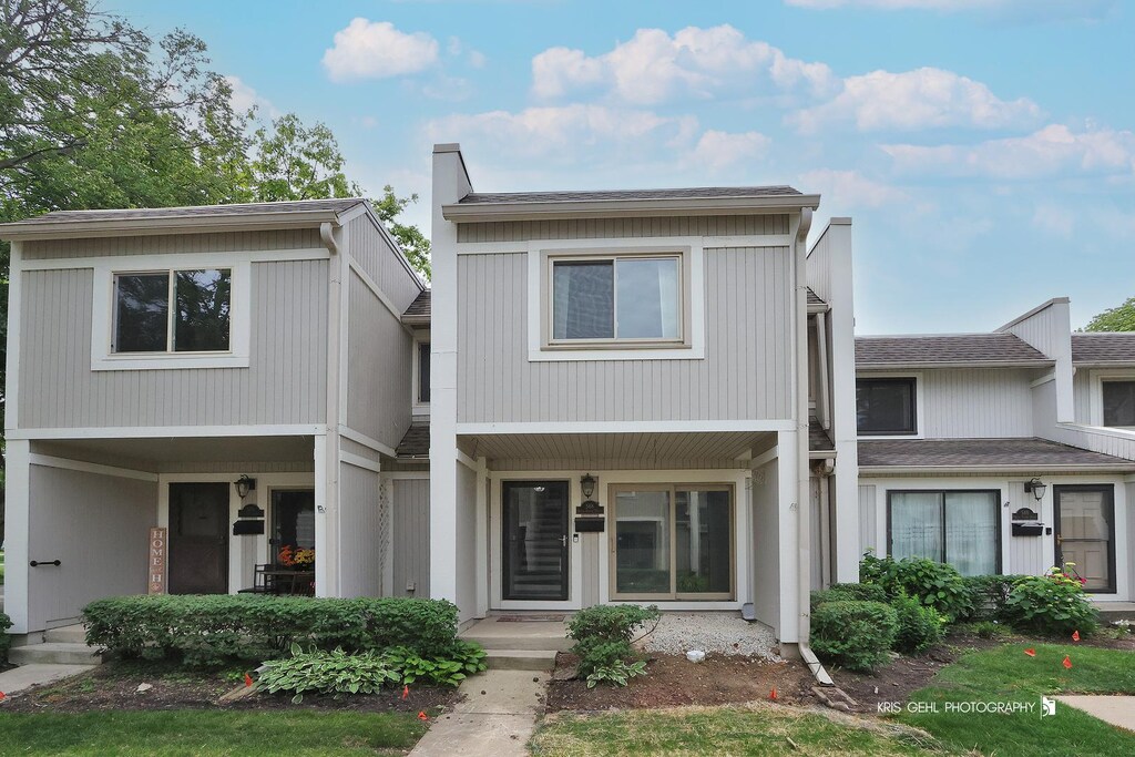 568 Quail Creek Dr Unit 568, Grayslake, IL 60030 - photo 1