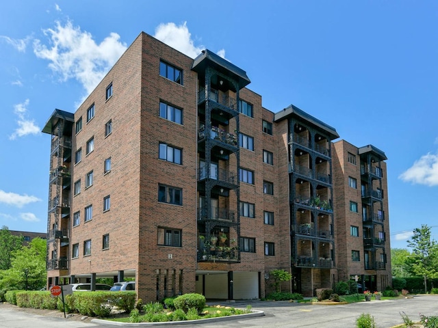 9395 Landings Ln Unit 406, Des Plaines, IL 60016 - view of apartment building / complex