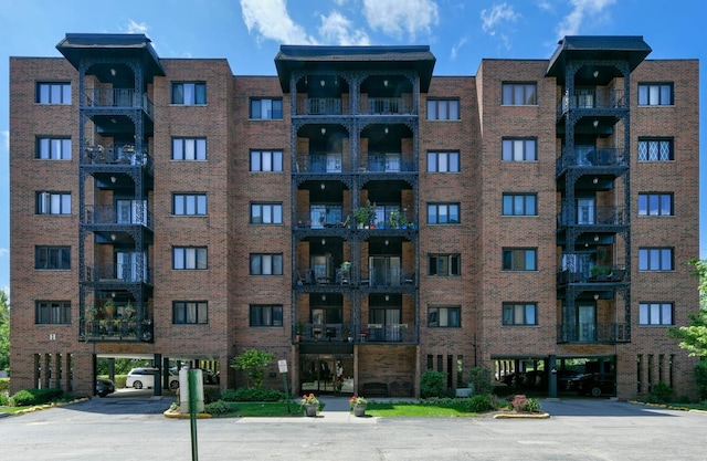 9395 Landings Ln Unit 406, Des Plaines, IL 60016 - view of apartment building / complex with uncovered parking