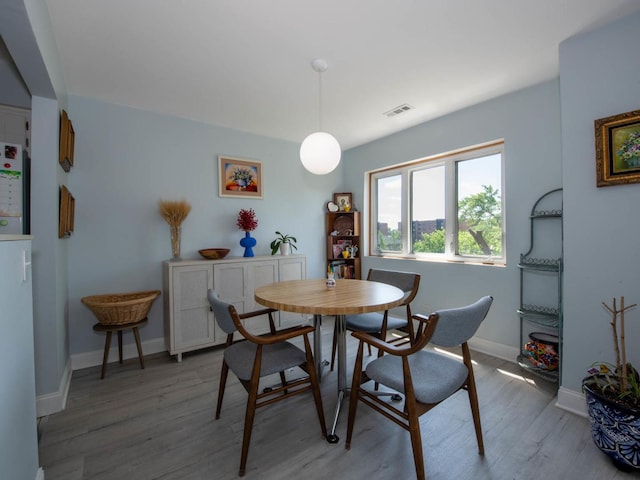 9395 Landings Ln Unit 406, Des Plaines, IL 60016 - dining area featuring light wood-type flooring and baseboards