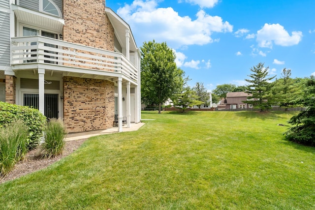 1211 Ranchview Ct Unit 1211, Buffalo Grove, IL 60089 - view of green lawn featuring a balcony