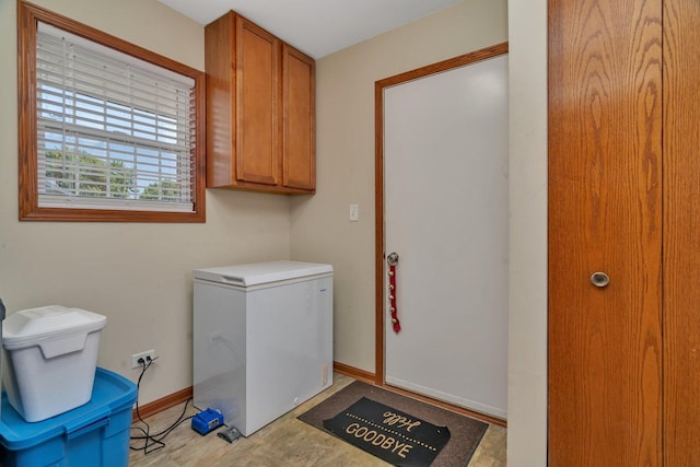 4218 Glenlo Dr, Plainfield, IL 60586 - laundry room featuring baseboards
