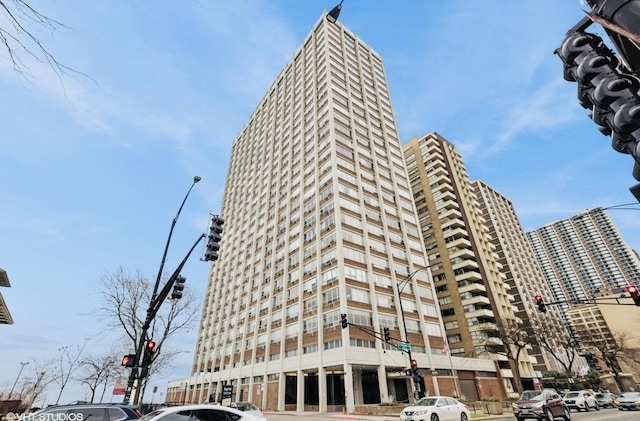 6171 N Sheridan Rd Unit 2202, Chicago, IL 60660 - photo 1