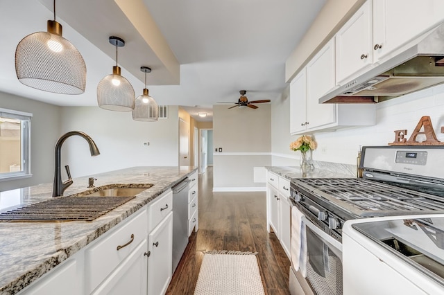 1558 Quaker Ln Unit 174D, Prospect Heights, IL 60070 - kitchen featuring appliances with stainless steel finishes, under cabinet range hood, white cabinetry, dark wood-style flooring, and decorative backsplash