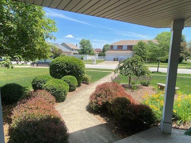 19338 Kickapoo Dr, Tinley Park, IL 60487 - view of home's community featuring a lawn
