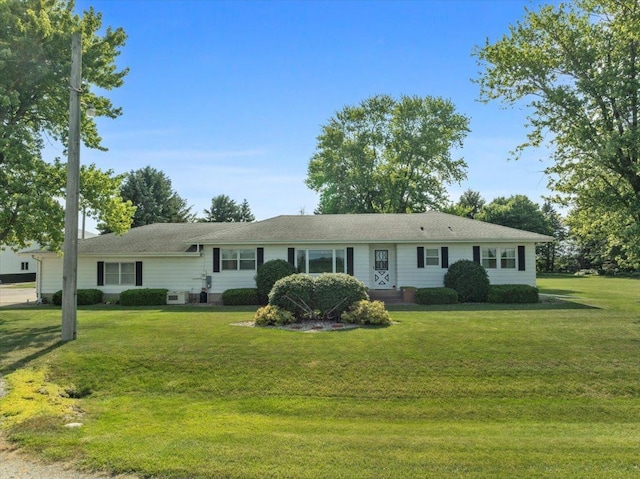 13079 N 1800 E Rd, Pontiac, IL 61764 - ranch-style home featuring a front lawn