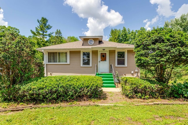80 N Lake Ave, Third Lake, IL 60030 - bungalow with a front lawn