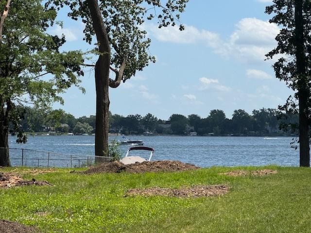 80 N Lake Ave, Third Lake, IL 60030 - water view