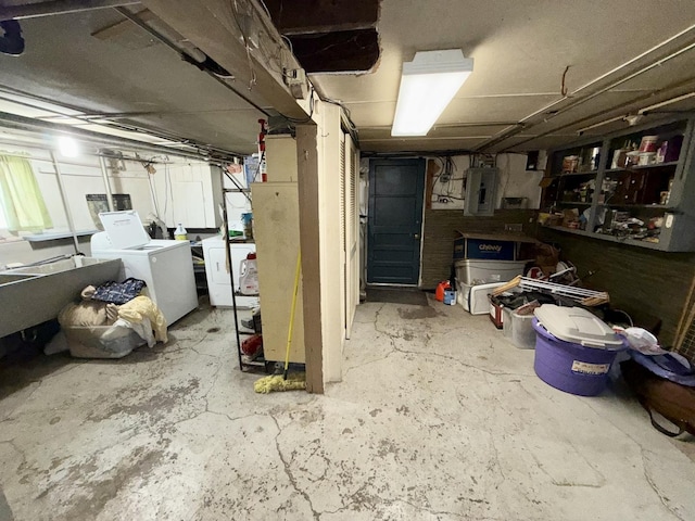 826 S E Ave, Oak Park, IL 60304 - unfinished below grade area featuring washer and clothes dryer and electric panel