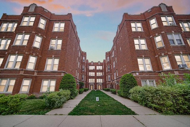 4834 W Henderson St Unit 1B, Chicago, IL 60641 - photo 1