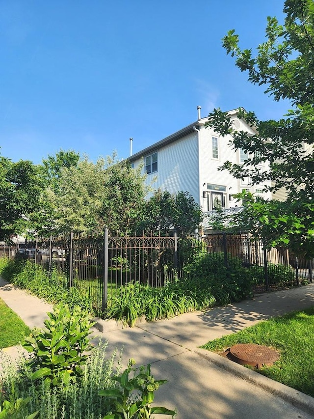 2027 N Sawyer Ave, Chicago, IL 60647