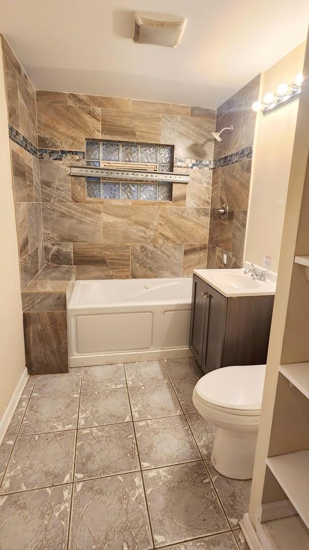 10742 S Prairie Ave, Chicago, IL 60628 - photo 8