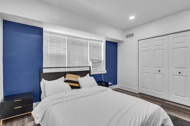 5335 N California Ave Unit 103, Chicago, IL 60625 - bedroom featuring cooling unit, wood finished floors, a closet, and recessed lighting