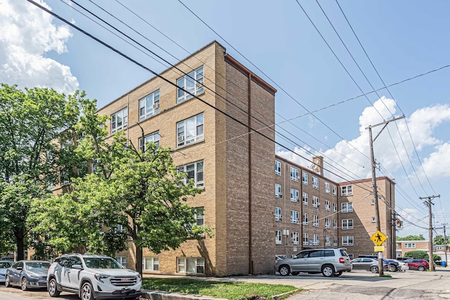 5335 N California Ave Unit 103, Chicago, IL 60625 - view of property with uncovered parking