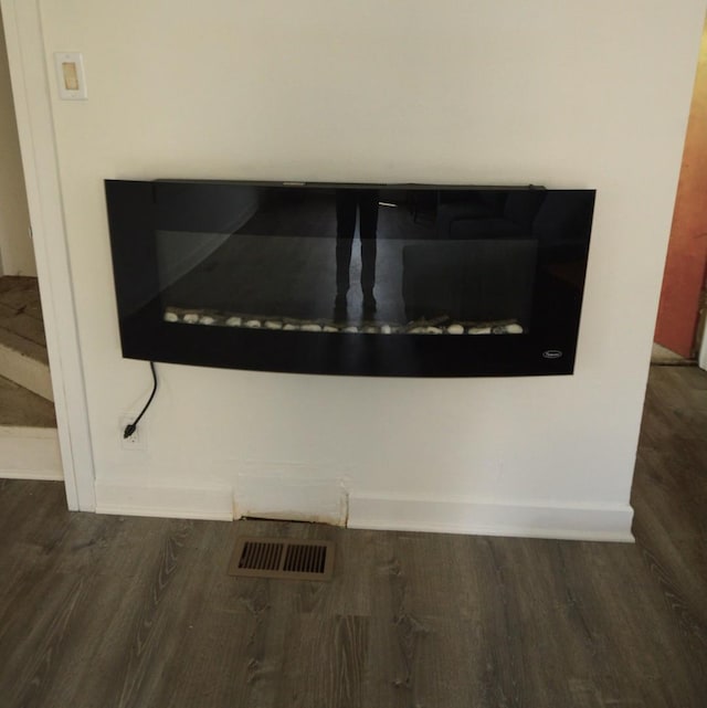 1509 Morris Ave, Berkeley, IL 60163 - detailed view of wood finished floors and baseboards