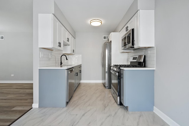 676 Cleo Ct Unit 676, Wheeling, IL 60090 - kitchen featuring stainless steel appliances, backsplash, light countertops, and white cabinets