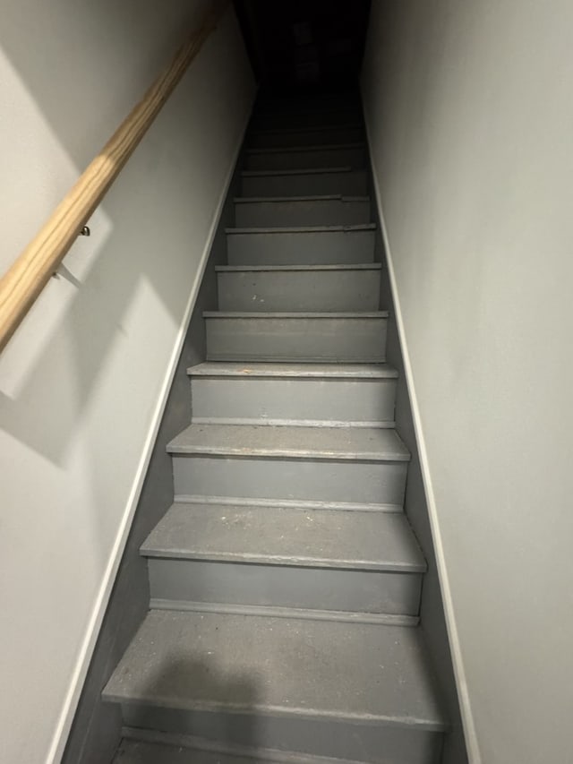 207 W Graham St, Bloomington, IL 61701 - view of staircase