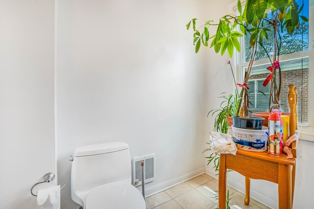 4438 N Moody Ave, Chicago, IL 60630 - sitting room featuring light tile patterned floors and baseboards