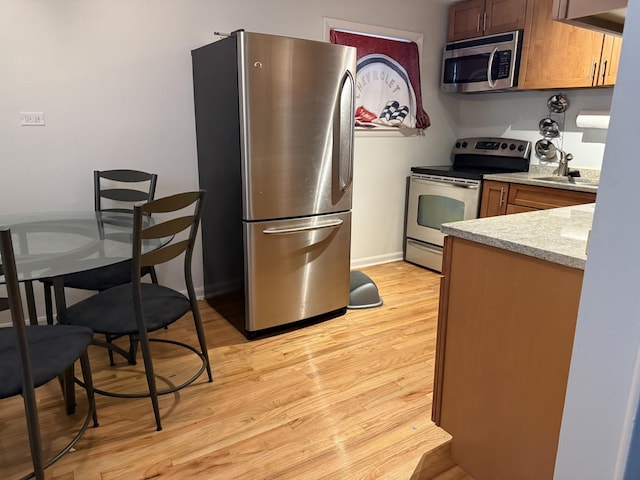 9513 Kelvin Ln Unit 2111, Schiller Park, IL 60176 - kitchen featuring stainless steel appliances and light wood finished floors