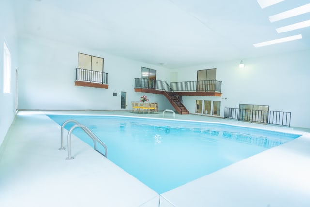 921 Cassie Dr, Joliet, IL 60435 - indoor pool featuring a skylight