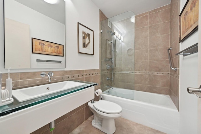 1325 N State Pkwy Unit 8E, Chicago, IL 60610 - full bath with tile patterned floors, tile walls, and bathtub / shower combination