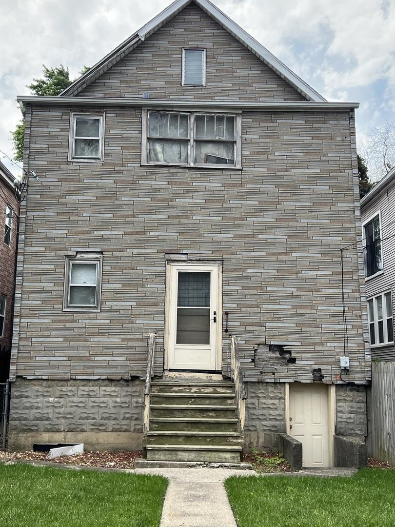 2520 W Shakespeare Ave, Chicago, IL 60647 - view of front of home featuring entry steps