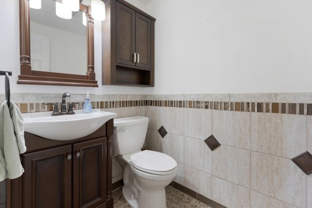 215 S Park Blvd, Streamwood, IL 60107 - bathroom featuring vanity, wainscoting, tile walls, and tile patterned flooring