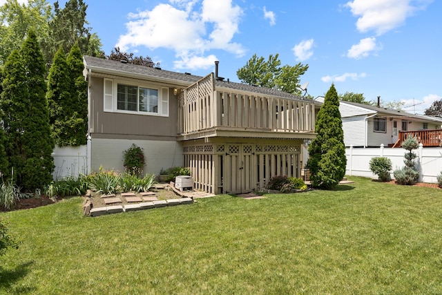 215 S Park Blvd, Streamwood, IL 60107 - back of house featuring a wooden deck