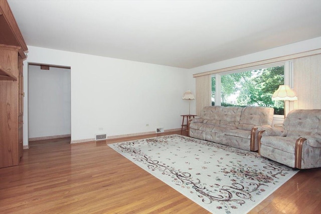 117 N Kenilworth Ave, Mount Prospect, IL 60056 - living room featuring light wood-type flooring and baseboards