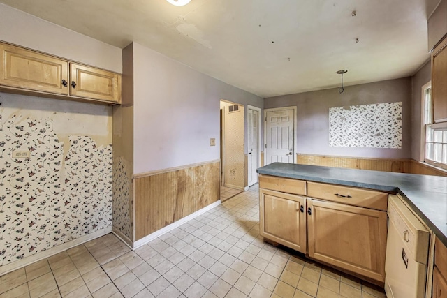 418 Surrey Ln, Lindenhurst, IL 60046 - full bathroom featuring double vanity and toilet
