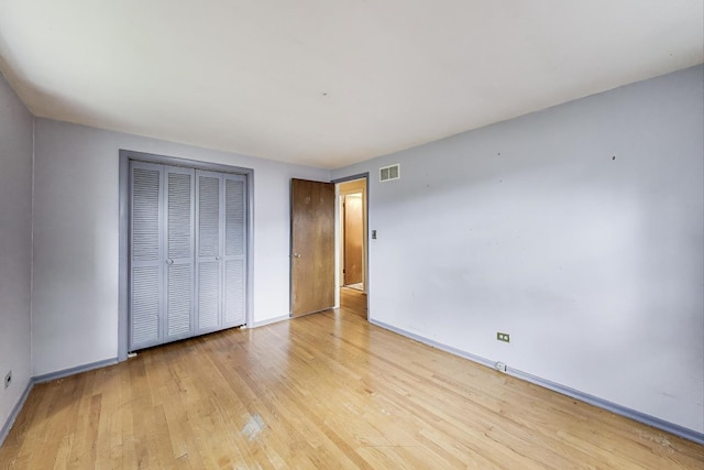 418 Surrey Ln, Lindenhurst, IL 60046 - corridor with light wood-type flooring and baseboards