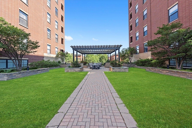 811 W 15th Pl Unit 709, Chicago, IL 60608 - surrounding community featuring a pergola and a yard