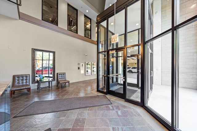 811 W 15th Pl Unit 709, Chicago, IL 60608 - common area with a towering ceiling