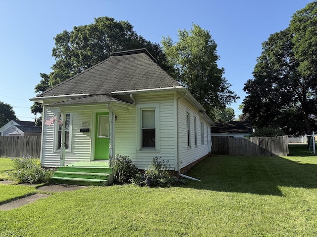 325 E Waupansie St, Dwight, IL 60420 - view of front of house featuring roof with shingles