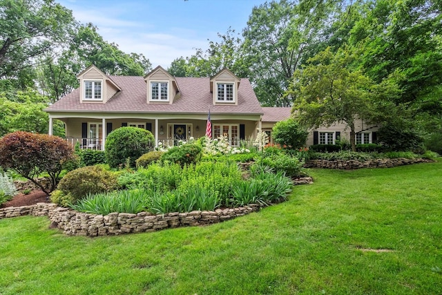 124 Hidden Oaks Dr, Barrington, IL 60010 - new england style home featuring a front yard