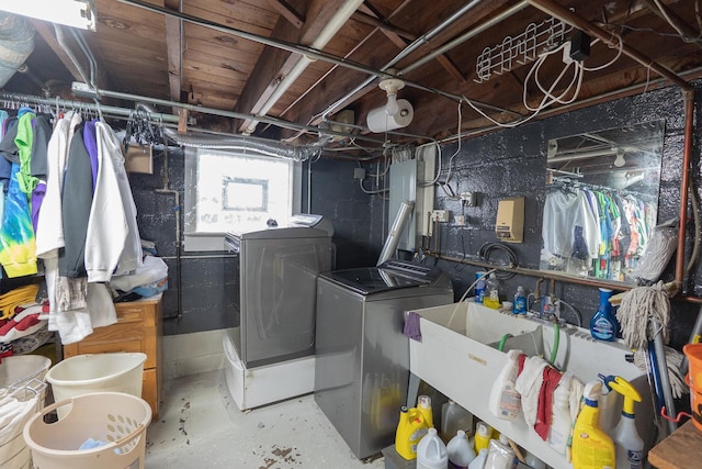 96 Interocean Ave, South Chicago Heights, IL 60411 - below grade area featuring washing machine and clothes dryer