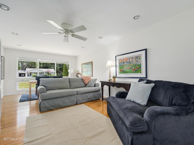 711 Bryant Ave, Barrington, IL 60010 - living area featuring light wood-style flooring, a ceiling fan, and recessed lighting