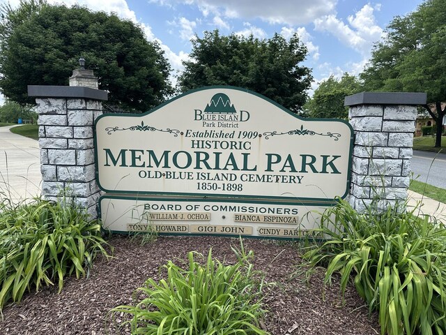 2423 Collins St, Blue Island, IL 60406 - view of community / neighborhood sign