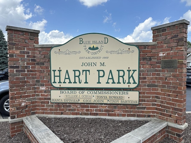 2423 Collins St, Blue Island, IL 60406 - view of community / neighborhood sign