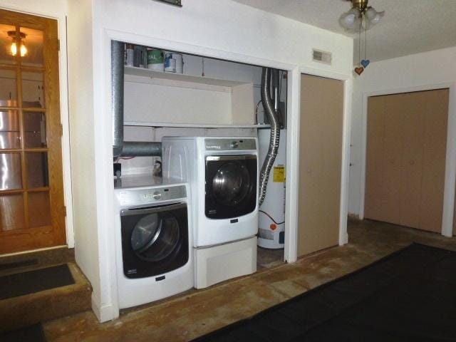 503 S Wilson St, Clinton, IL 61727 - laundry area featuring washer and dryer