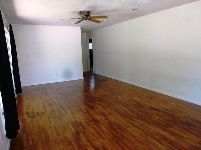 503 S Wilson St, Clinton, IL 61727 - unfurnished room with dark wood-style flooring and a ceiling fan