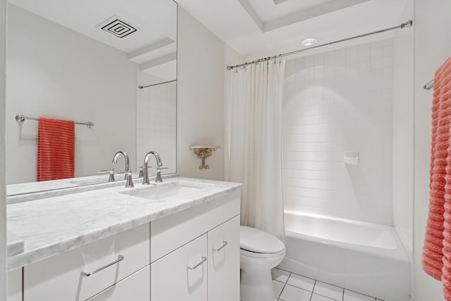 1725 N Fremont St, Chicago, IL 60614 - bathroom featuring vanity, shower / bath combo, and tile patterned flooring