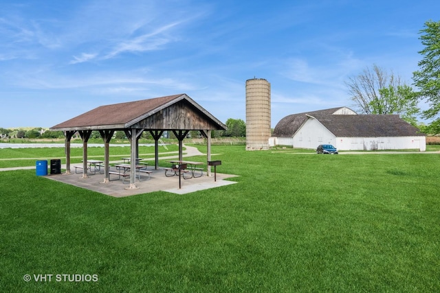 2909 Savannah Dr, Aurora, IL 60502 - surrounding community with a gazebo and a lawn