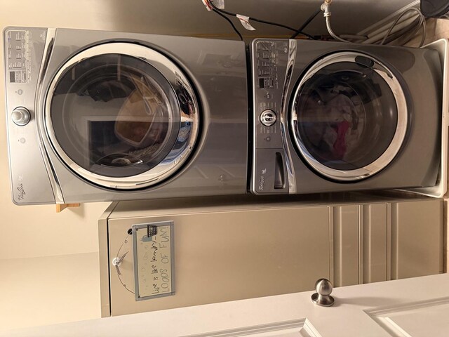 6 Kimberly Dr, Spring Valley, IL 61362 - laundry room featuring separate washer and dryer