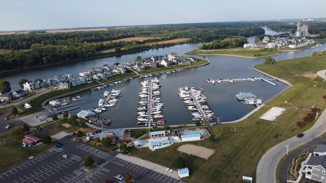210 Leeward Way, Ottawa, IL 61350 - aerial view of property and surrounding area featuring a large body of water