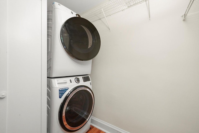 535 W Eugenie St Unit 1, Chicago, IL 60614 - laundry area with stacked washer / drying machine and wood finished floors