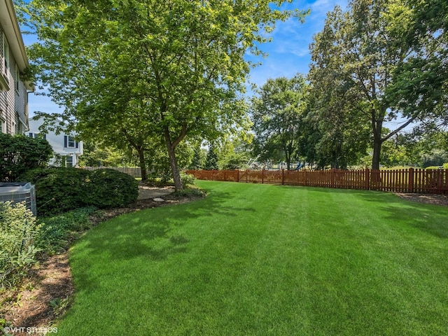 627 Williams Way, Vernon Hills, IL 60061 - view of fenced yard