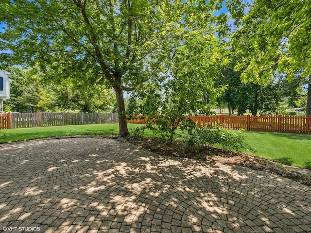 627 Williams Way, Vernon Hills, IL 60061 - fenced backyard with a patio area