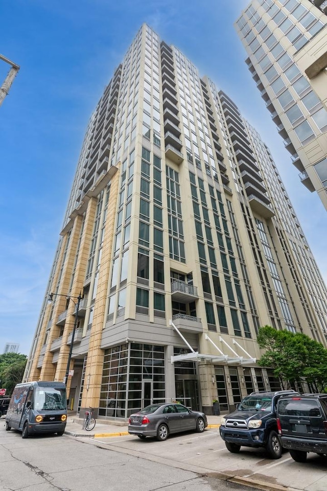 700 N Larrabee St Unit 1205, Chicago, IL 60654 - view of building exterior featuring uncovered parking